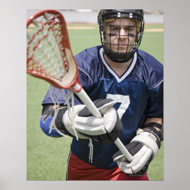 Póster Jugador de lacrosse serio sosteniendo cruces (Frente)