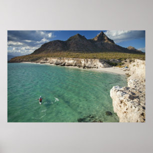 Póster Kayaker sobre el Golfo de California en Isla