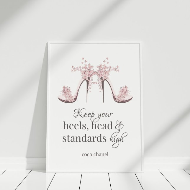 Póster "Keep Your Heals, Head and Standards High" Poster ("Keep Your Heals, Head and Standards High" Poster in white frame against white wall.)