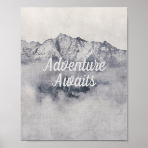 Póster La aventura espera a la naturaleza Misty Mountain 