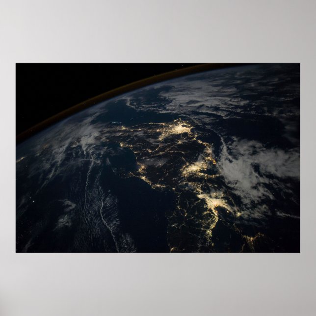 Póster La Ciudad Se Ilumina Por La Noche En Japón. (Frente)