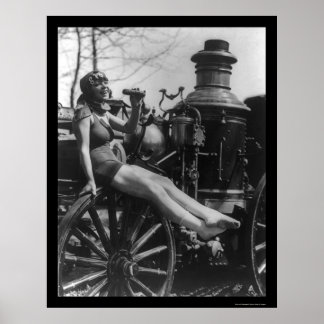 Póster La dama del circo sentada en un motor de fuego en