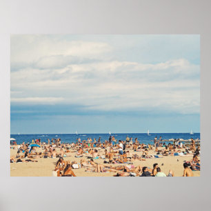 Póster La gente en la playa de arena marrón