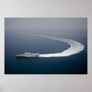 Póster La independencia litoral 2 de la nave de combate