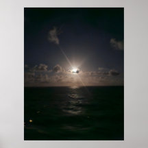 La luna llena en el mar