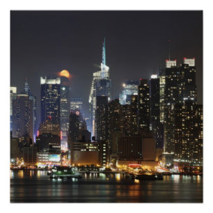 Póster La luna se levanta sobre el centro de Nueva York.