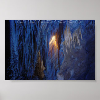 Póster La luz brilla a través de Drapery