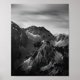 Póster La luz brilla en majestuosas montañas