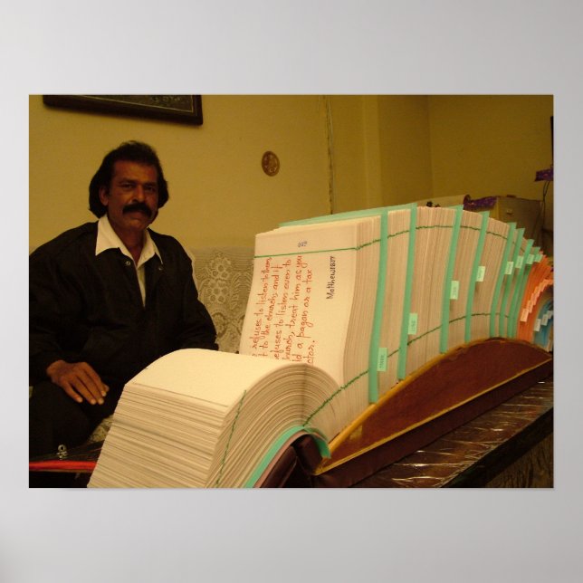 PÓSTER LA MAYOR BIBLIA ESCRITA DE MANO EN EL MUNDO (Frente)