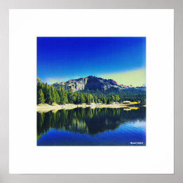 Póster La montaña más delgada sobre el lago plateado