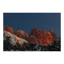 La última luz del sol en las montañas