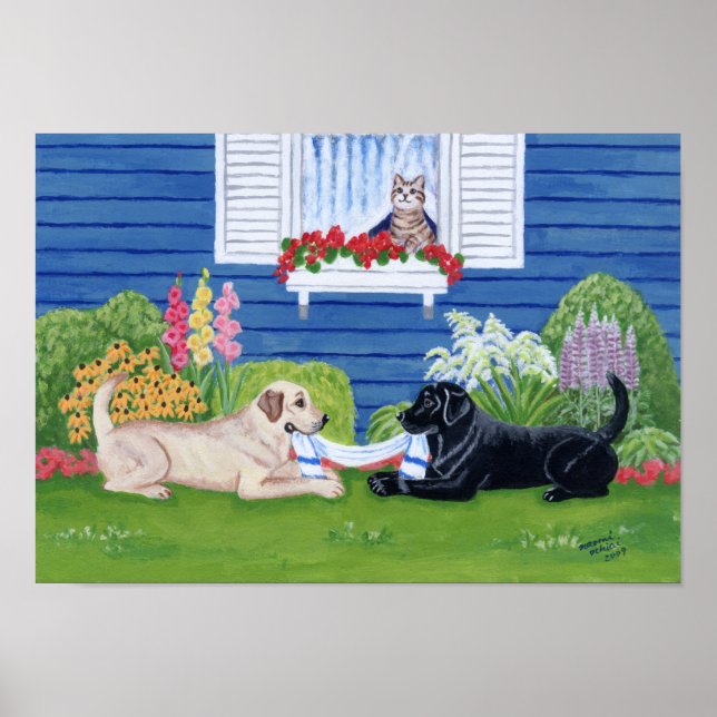 Póster Labrador amarillo y labrador negro en el jardín (Frente)