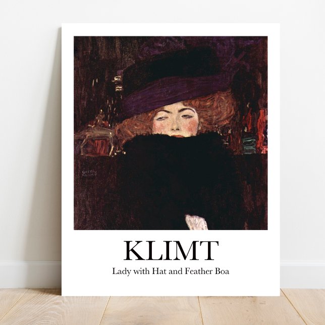 Póster Lady con Gorra y Feather Boa por Gustav Klimt (Klimt's Iconic Lady: Bold & Beautiful. High-quality art poster)