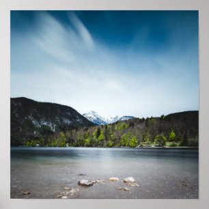 Póster Lago Bohinj con Alpes en Eslovenia
