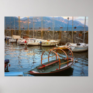 Póster Lago Como, barco tradicional lacustre en el puerto