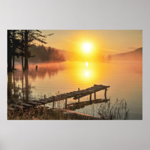 Póster Lago idílico mountain brumosa de la salida del so