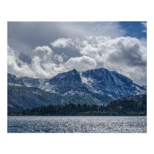Póster Lago June y Carson Peak con tormenta inminente