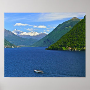 PÓSTER LAGO LUGANO, BARCA, MONTAÑAS AL FONDO