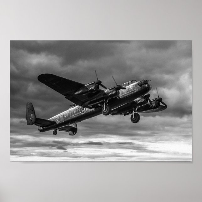 Póster Lancaster Bomber In The Sky Mono (Frente)