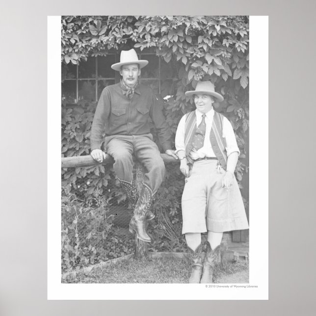 Póster Larry Larom y una mujer posando. (Frente)