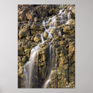 Póster Las caídas de Brine de la roca volcánica caen