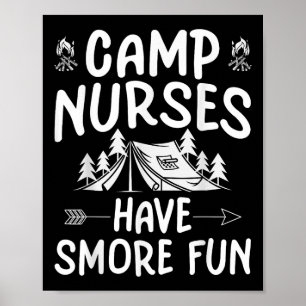 Póster Las enfermeras del campamento se ríen del divertid