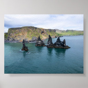 Póster Las formaciones rocosas de Reynisdrangar en Island