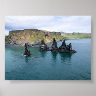 Póster Las formaciones rocosas de Reynisdrangar en Island