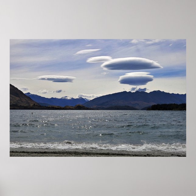 Póster Lenicular Clouds Over Lake Wanaka (Frente)