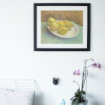 Póster Leones de la vida en una placa de Vincent van Gogh<br><div class="desc">Still Life with Lemons on a Plate (1887) de Vincent van Gogh es un bonito cuadro artístico del Post Impresionismo vintage. Frutos de cítricos en una bandeja servida en la mesa de la cocina. Sobre el artista: Vincent Willem van Gogh (1853-1890) fue un pintor del Post Impresionist cuyo trabajo fue...</div>