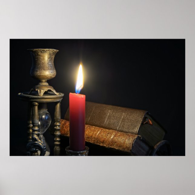 Póster Libros antiguos y reloj de arena sobre fondo oscur (Frente)