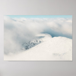 Póster Limpieza de nubes sobre montañas de bosques de abe