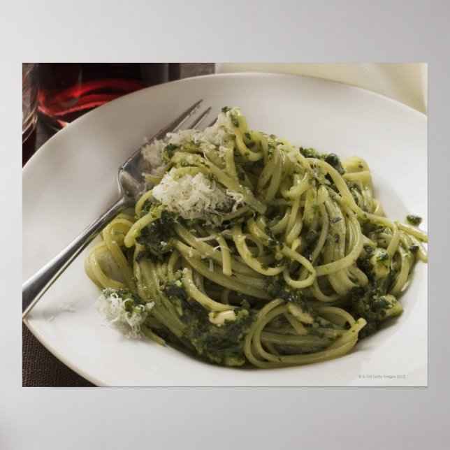 Póster Linguine with pesto and Parmesan, red wine (Frente)