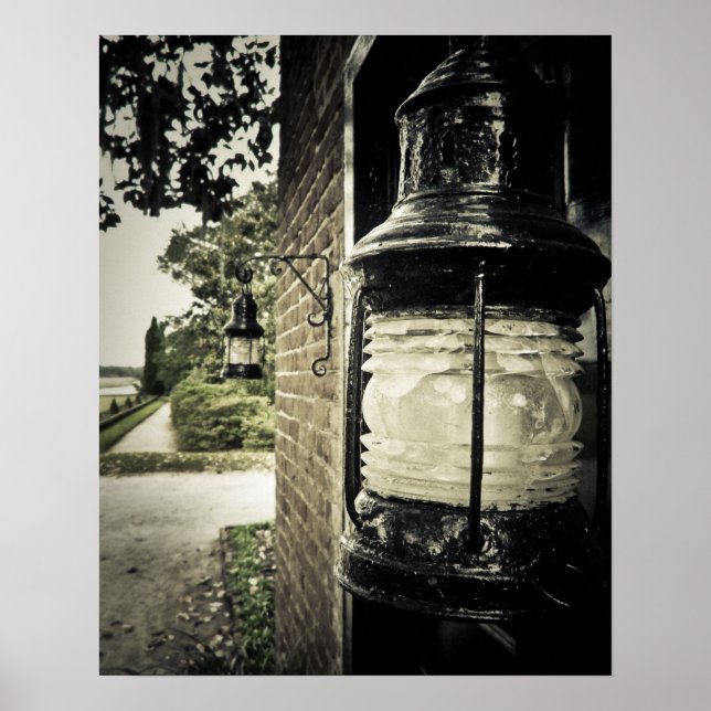 Póster Linterna de moda en una pared de ladrillo (Frente)