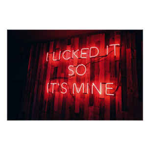 Póster Lo Agarré Así Que Es Mía