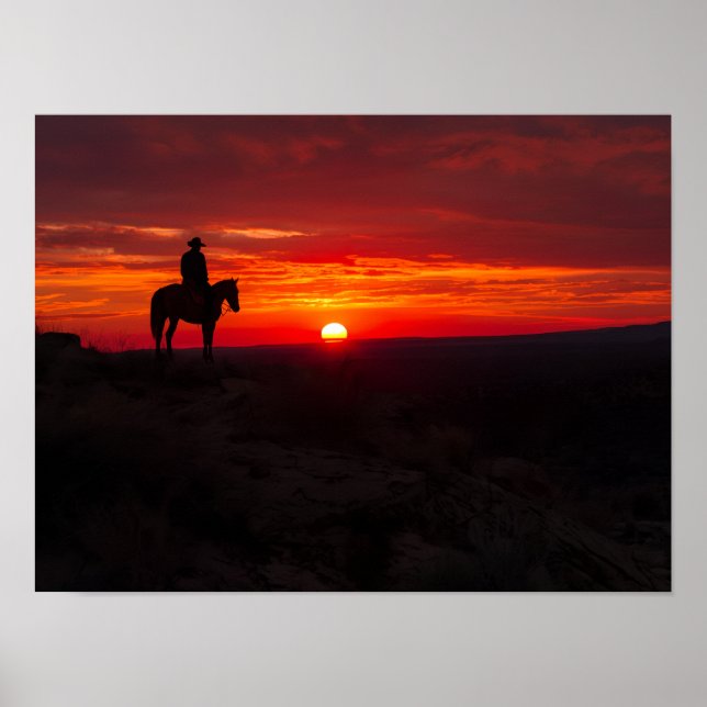 Póster Lone Cowboy Silhouette Dramatic Red Sunset Western (Frente)