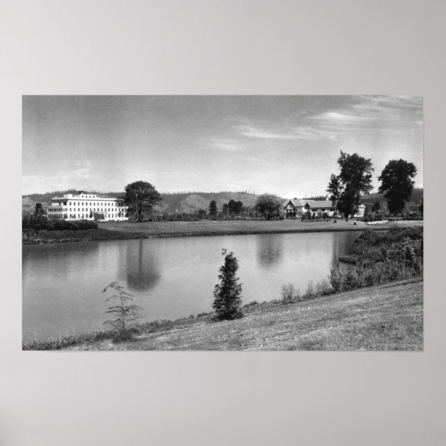 Póster Longview, WA Town View Lake Sacajawea Photograph (Frente)