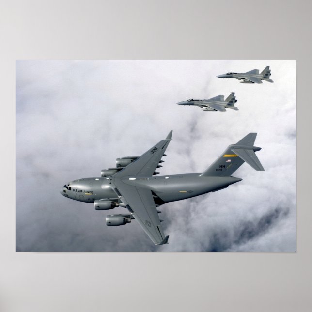 Póster Los águilas F-15B acompañan al primer C-17 de Hawa (Frente)