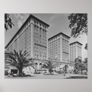 Póster Los Angeles, CA View of Biltmore Hotel and Stree