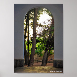 Póster Los árboles a través del arco