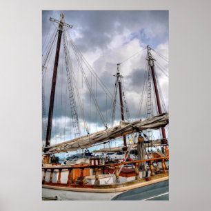 Póster Los Barcos De Vela Están Acoplados En El Puerto Oc