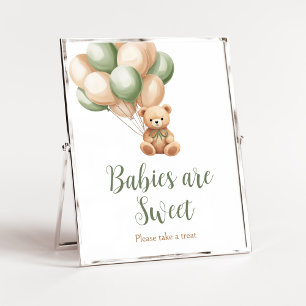 Póster Los bebés con globo de oso verde sabio son dulces