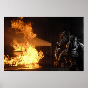 Póster Los bomberos extinguen un abeto simulado de la