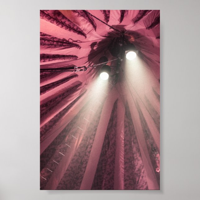 Póster Los focos de atención en la sombra de la cima (Frente)