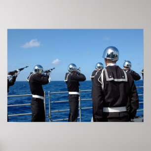 Póster Los marineros encienden un saludo de arma durante