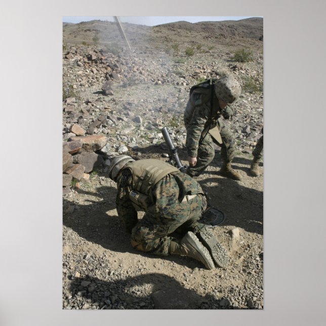 Póster Los morteros cubren sus oídos y evitan sus ojos (Frente)