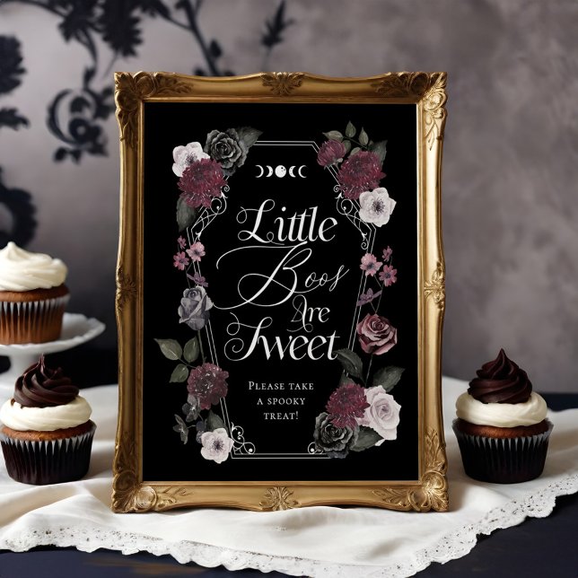 Póster Los Pequeños Boos Son El Rótulo Gótico Floral Dulc (Little Boos Are Sweet Spooky Gothic Florals Sign)