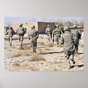Póster los soldados responden a un ataque de las armas