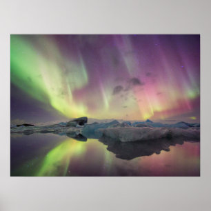 Póster Luces de aurora se reflejan en la laguna