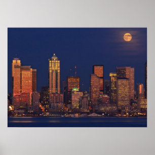 Póster Luna llena elevándose sobre el centro de la ciudad